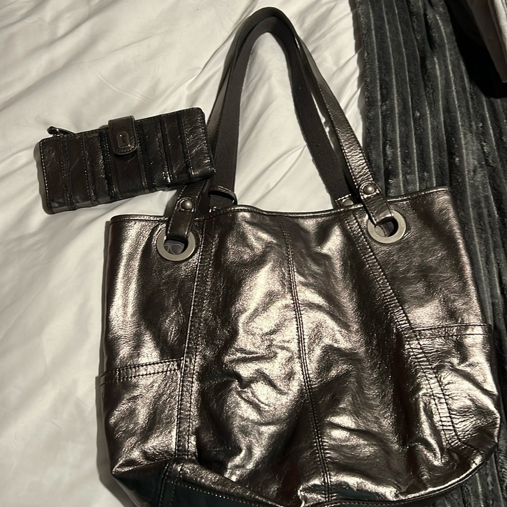 Fossil Hathaway Live Long Distressed Silver
Metallic Leather Bag Vtg and wallet.